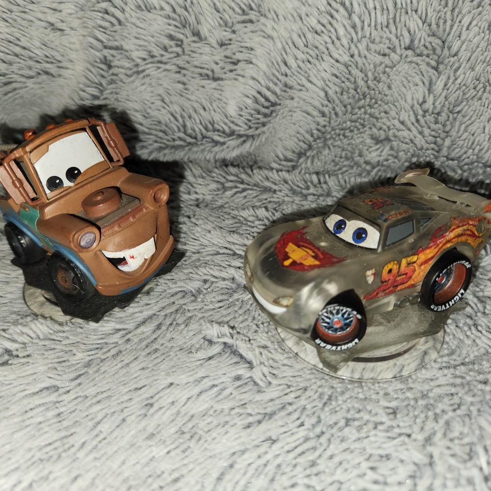 Disney Infinity 1.0 2.0 3.0 Tow Mater Cars Figure & lighting McQueen